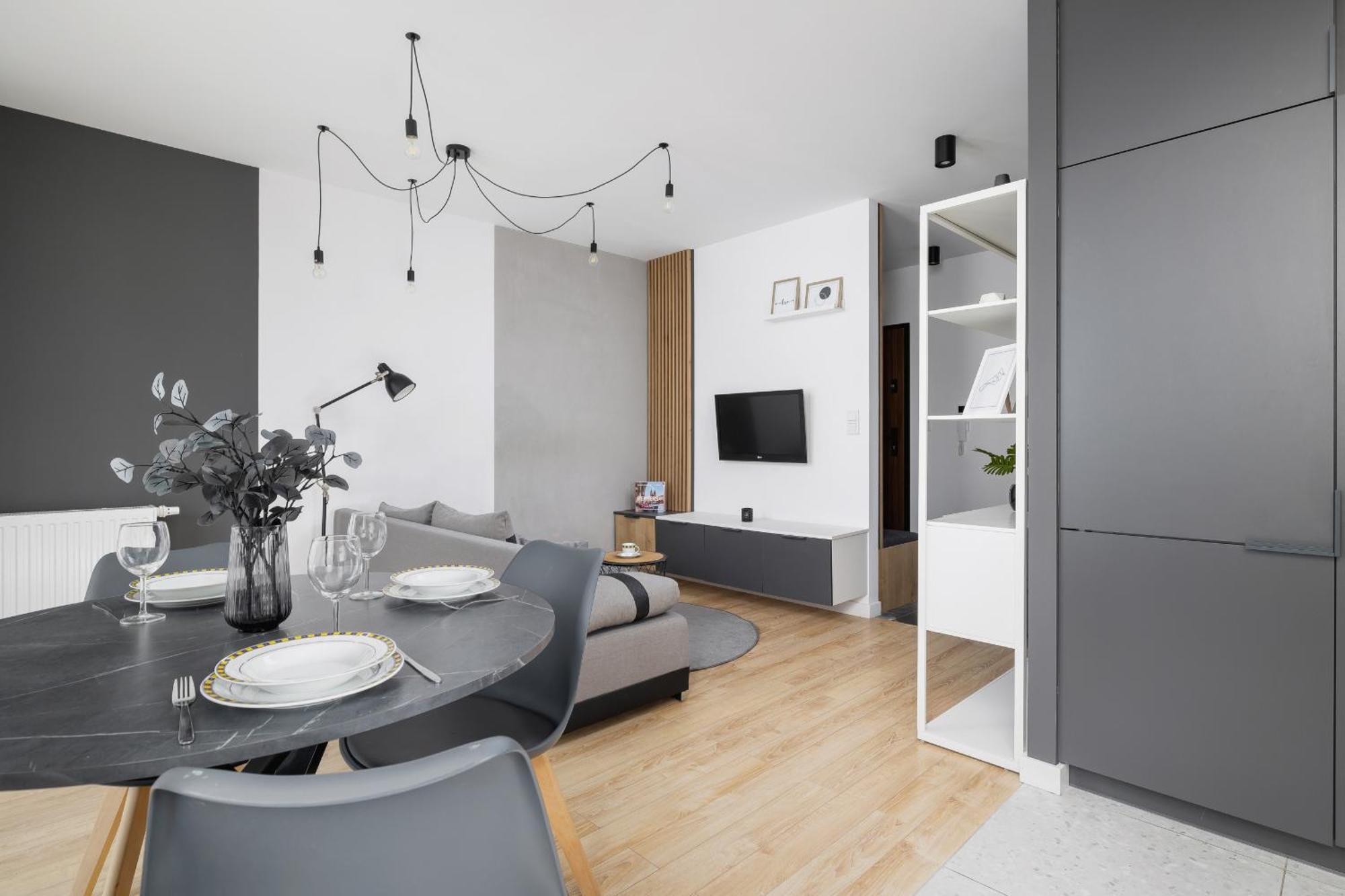 Elegant Apartment In Cracow With Balcony, Parking And Desk By Noclegi Renters Krakow Ngoại thất bức ảnh