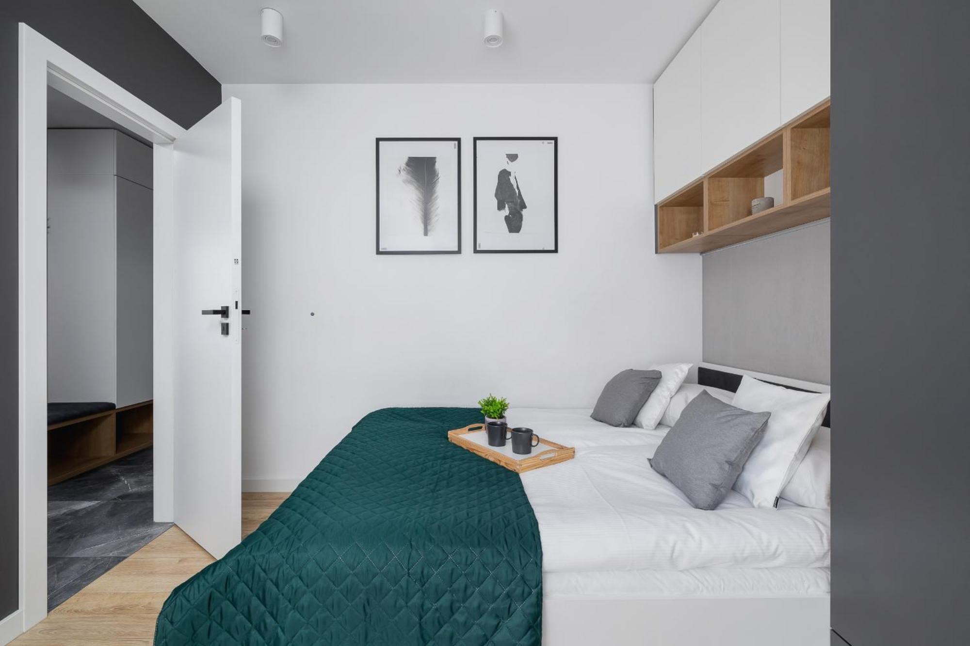 Elegant Apartment In Cracow With Balcony, Parking And Desk By Noclegi Renters Krakow Ngoại thất bức ảnh