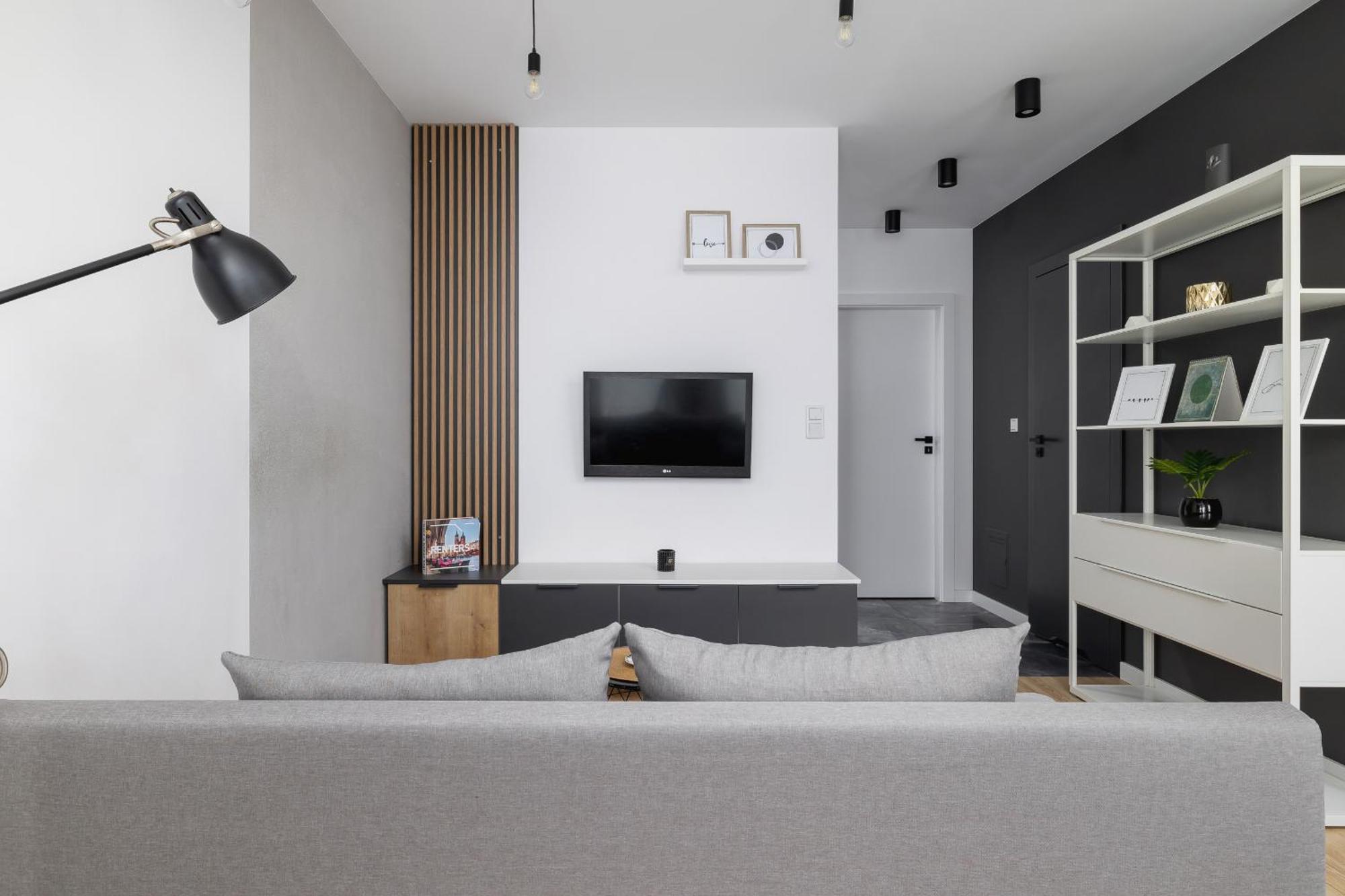 Elegant Apartment In Cracow With Balcony, Parking And Desk By Noclegi Renters Krakow Ngoại thất bức ảnh