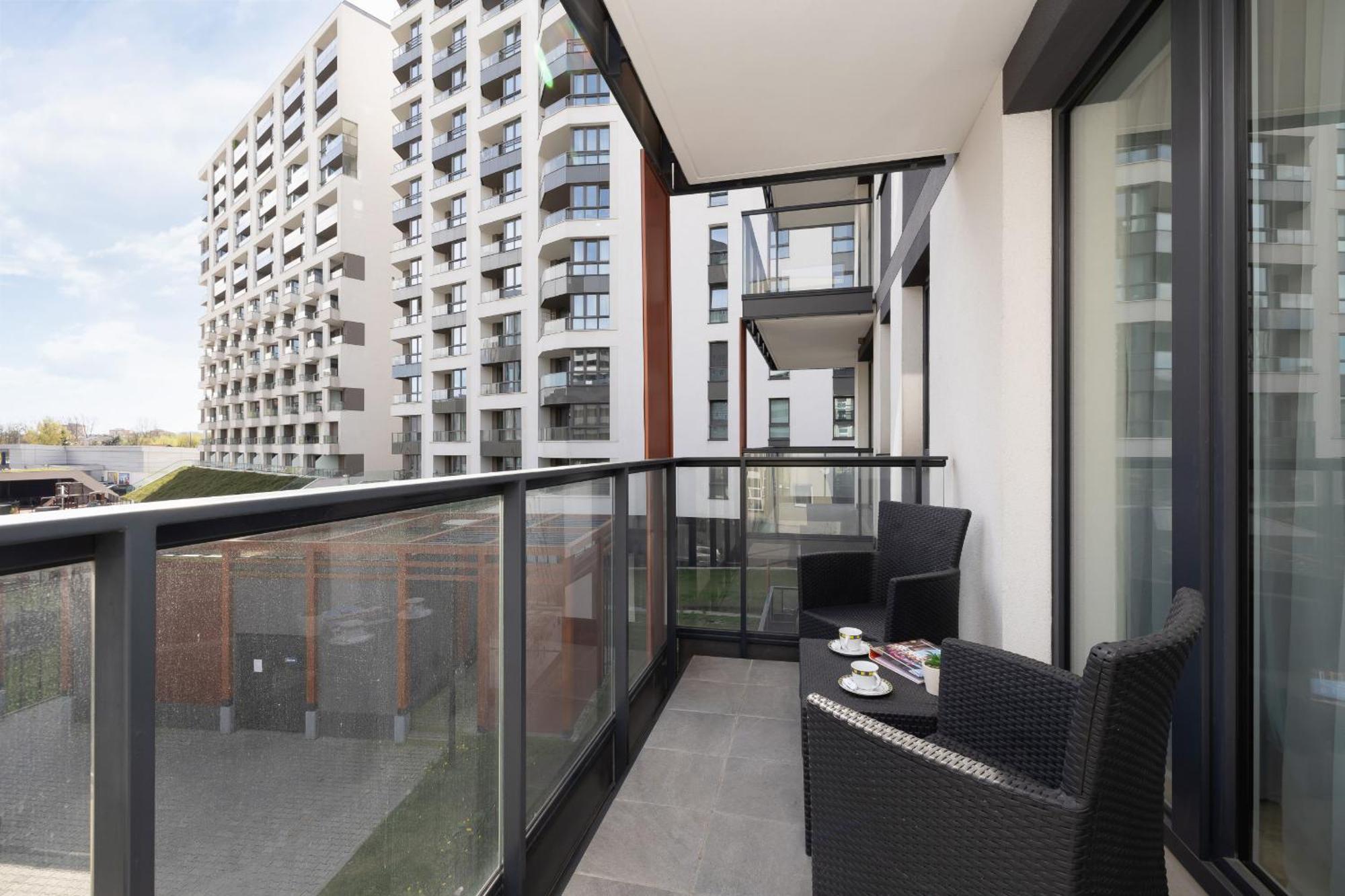 Elegant Apartment In Cracow With Balcony, Parking And Desk By Noclegi Renters Krakow Ngoại thất bức ảnh